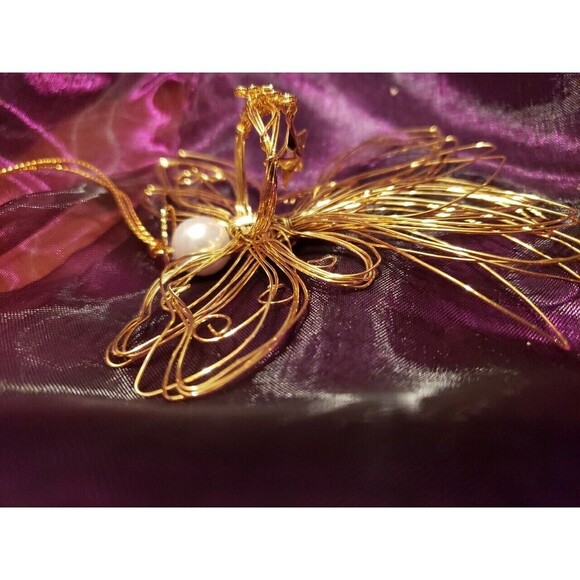Delicate Golden Wire Work Angel. Avon 1997 Collection. New In Box - Picture 5 of 9
